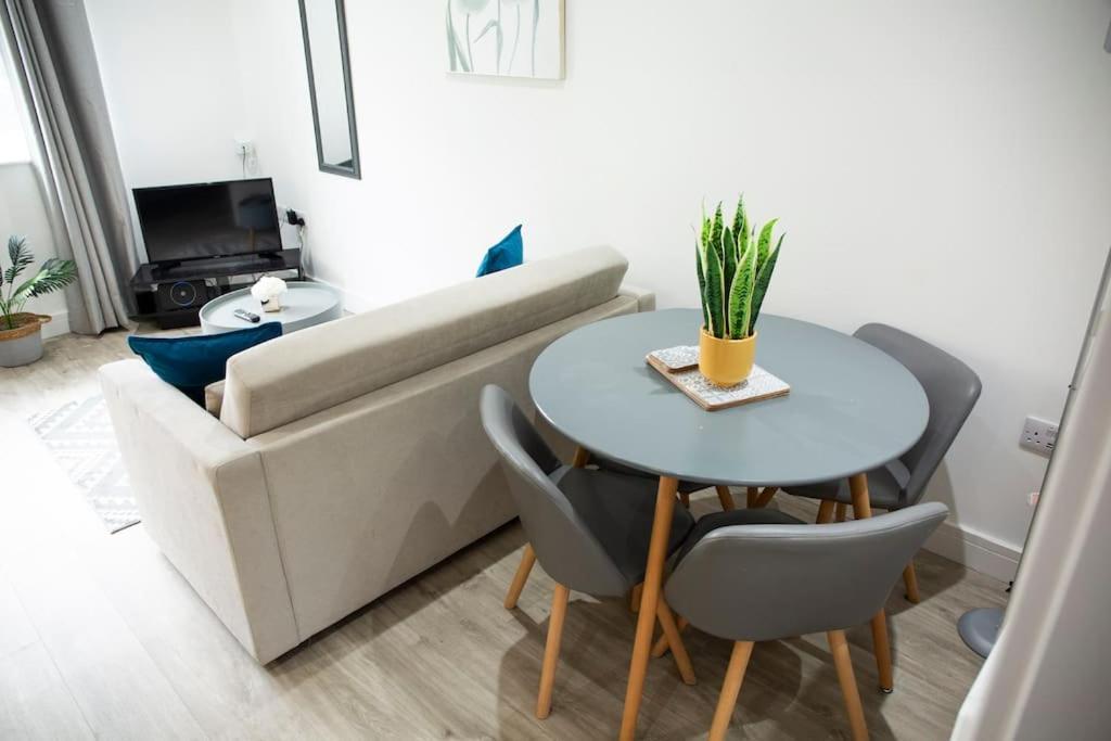 Bridge House Apartments - Free Parking Shottery Exterior foto